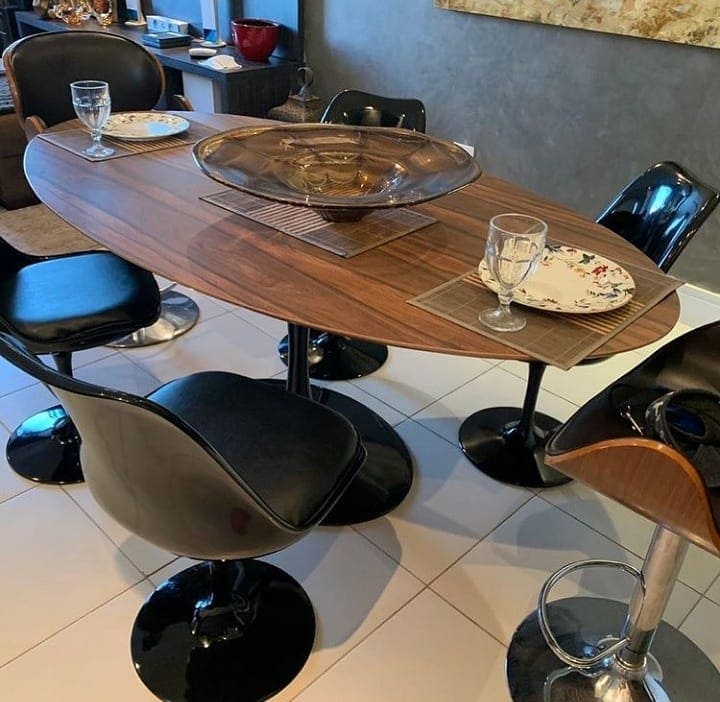 Mesa de jantar oval