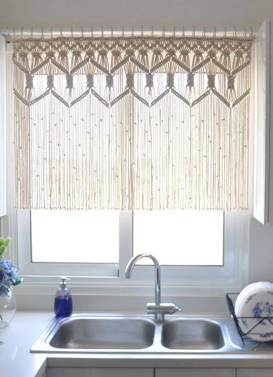 cortina de croche cortina com franja para cozinha Decoracao 24 Cortina de crochê para cozinha: dicas, tutoriais +12 modelos inspiradores