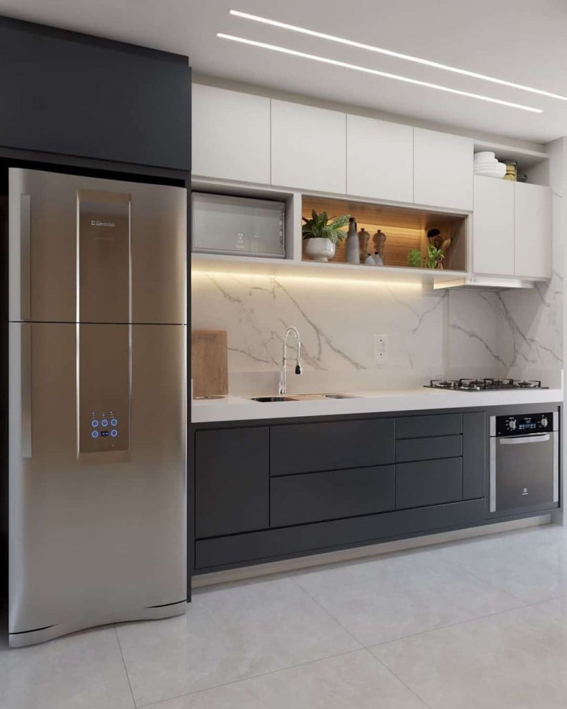Cozinha cinza com armário branco