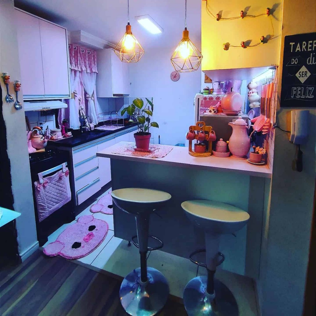 Cozinha rosa mesclando cores
