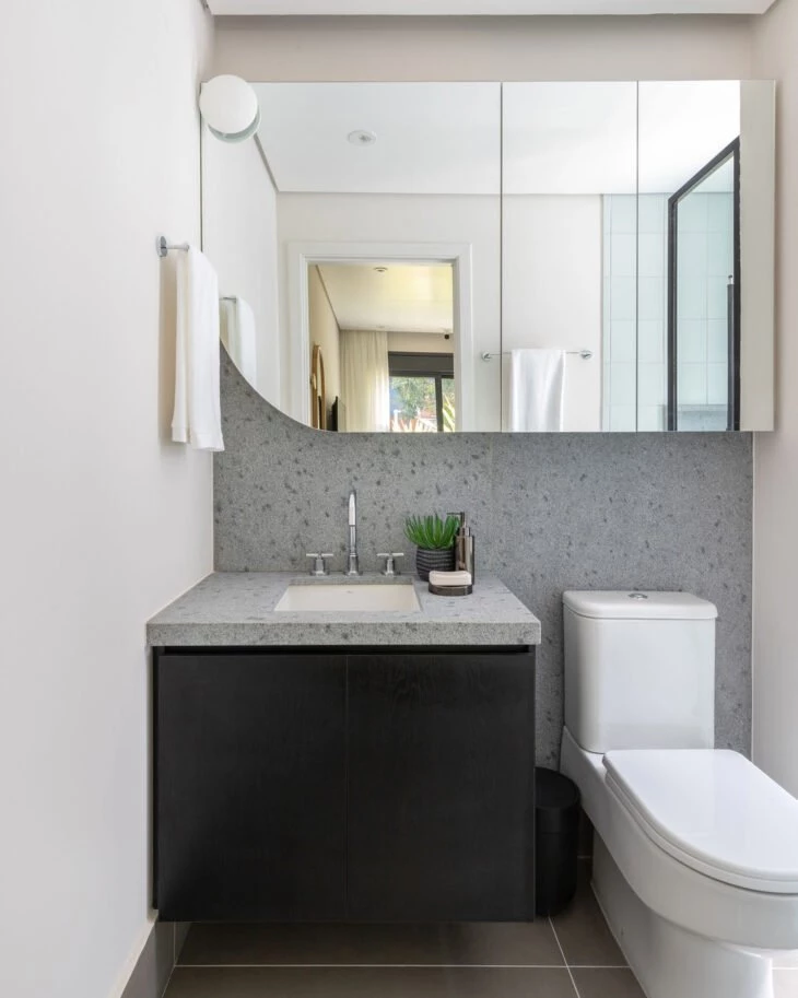 espelho para banheiro 46 730x913 1 Espelho para banheiro: como escolher o modelo ideal para o seu espaço
