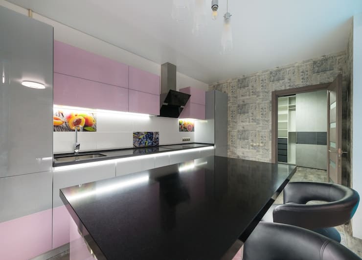 cozinha rosa Cozinha rosa: dicas +15 modelos inspiradores p/ decorar o ambiente.