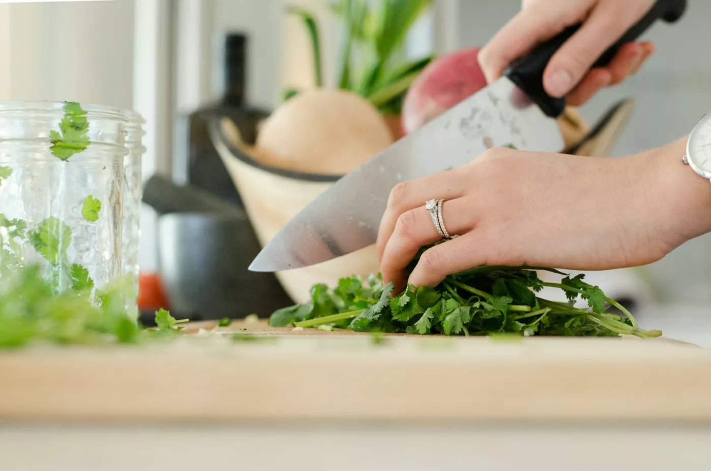 7 Utensílios de Cozinha que Não Devem Ficar de Fora do Ambiente - faca do chef