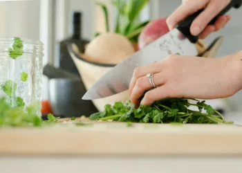 7 Utensílios de Cozinha Que Fazem Toda Diferença (Mesmo Sem Você Perceber)