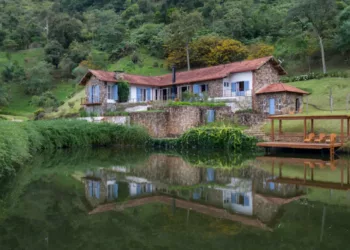 no alto falchi 1 No Alto da Mantiqueira, Casa RB traz soluções sustentáveis em sintonia com a natureza do entorno 