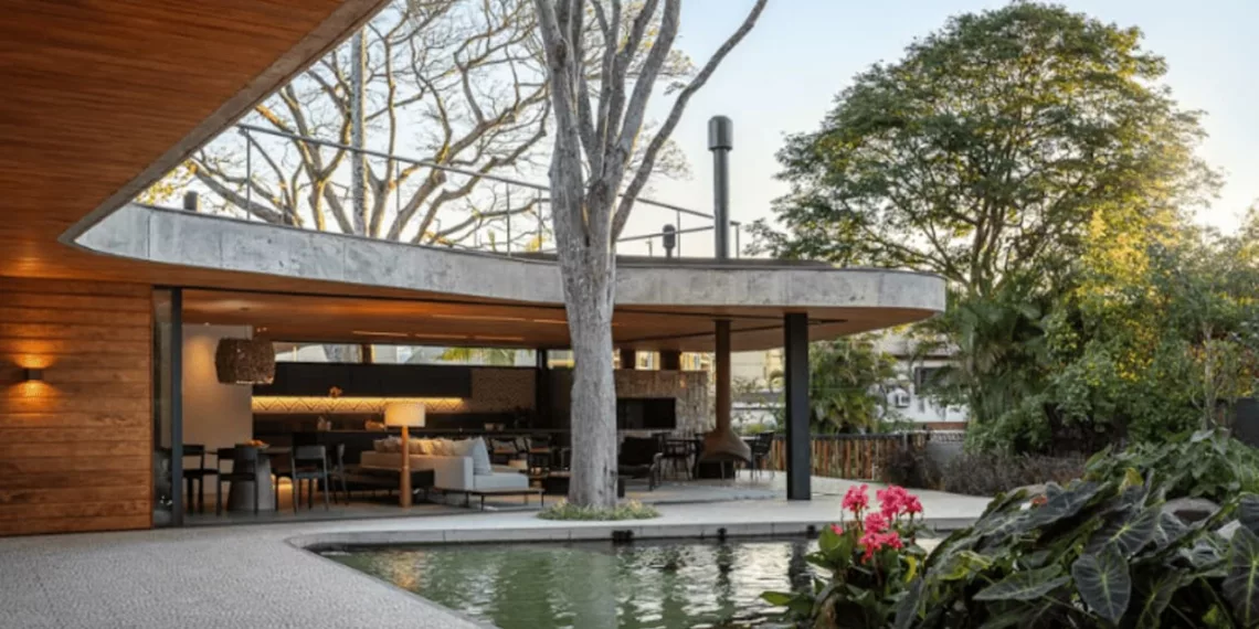 Residência de 411 m² em Porto Alegre ganha volumetria pautada nas árvores preservadas em projeto do escritório Stemmer Rodrigues Arquitetura