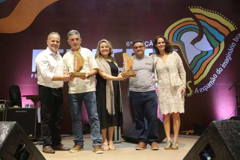 trofeu fenace 2 jpg Troféu Fenacce celebra destaques do artesanato e cultura brasileira