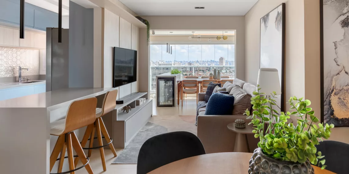 Integração e Cores Neutras Transformam Apartamento de 105m² em São Paulo