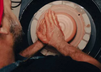 Uma das artes manuais mais antigas da humanidade: conheça 10 razões para aprender a fazer cerâmica
