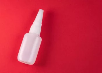 Por Que as Colas Instantâneas Agem Tão Rápido? Entenda o Poder do Cianoacrilato