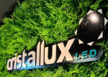 Cristallux celebra 10 anos e acelera expansão para todos os estados brasileiros