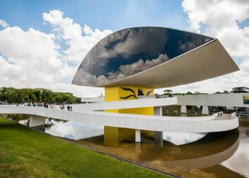 Descubra os Tesouros Arquitetônicos de Curitiba: Um Passeio pelos Pontos Turísticos Icônicos