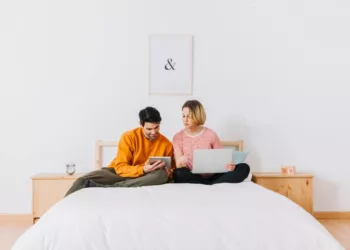 Como Transformar Seu Quarto de Casal em um Refúgio de Simplicidade e Conforto
