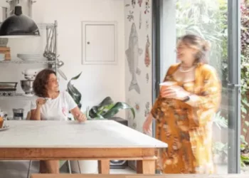 Pro.a Arquitetos reinventa o conceito ‘cozinha de estar’ em projeto residencial na Vila Madalena 