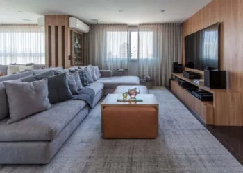 Luzes, TV e eletrodomésticos – a automação pode contribuir no melhor funcionamento da casa | Projeto de Dantas & Passos Arquitetura | Foto: Eduardo Pozella