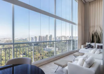 Combinando conceitos de design sustentável e tecnologia, o uso deste material vem ganhando destaque pela estética atemporal e benefícios práticos nos ambientes | Projeto Dantas & Passos Arquitetura | Foto: Maura Mello