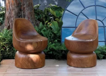 Banqueta CIRANDA, da Areka’a, ganha destaque no “Jardim Espelho dos Sonhos” de Paula Varga na CASACOR São Paulo 2025