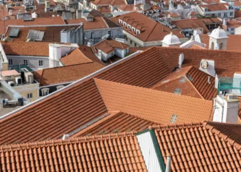 Manta asfáltica: o segredo para um telhado sem goteira e com proteção duradoura