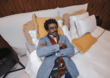 Seu Jorge agita evento de inauguração III Mostra Sleep Experience
