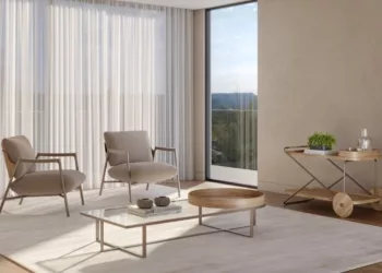 Poltronas Alma, mesa de centro com bandeja Ecoara e carrinho Aruna, da Ancezki / Foto: Divulgação/Ancezki