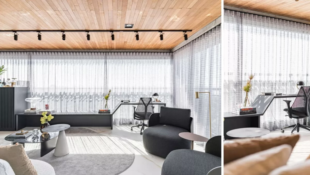 Com grande demanda de uso, este home office foi constituído como um cômodo independente, embora  esteja presente na varanda, integrado com a sala. No projeto da arquiteta Ana Rozenblit, da Spaço Interior,  a bancada se estende pela marcenaria do espaço | Fotos: Kadu Lopes