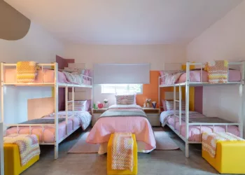 A ONG Decor Social mobiliza arquitetos e empresas para reformar abrigos de crianças e adolescentes na zona sul de São Paulo.