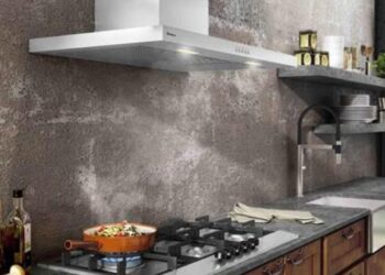 Coifa Barcelona de Parede 90 cm: modelo em aço inox escovado da De Bacco conta com três velocidades de sucção que podem ser depuração ou exaustão de 700m³/h