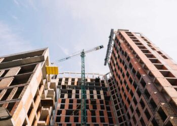 Obra parada? Saiba o que fazer quando o pedreiro some ou abandona o serviço