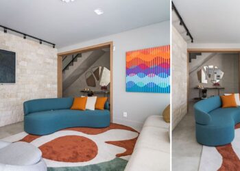 Nesta sala de estar, a arquiteta Ana Rozenblit elegeu o azul para completar o outro modelo neutro e a poltrona. A cor é uma alternativa aos clientes adeptos da sofisticação mais sóbria| Projeto: Spaço Interior | Fotos: Kadu Lopes