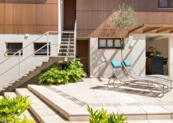 Casa de 1960 é Renovada com Sofisticação no Itaim Bibi