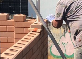 Tijolo ecológico: o material sustentável que está reinventando a arquitetura moderna