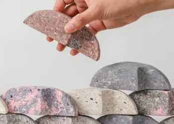 Arroz moído vira bloco de construção colorido — e o design de interiores nunca mais será o mesmo